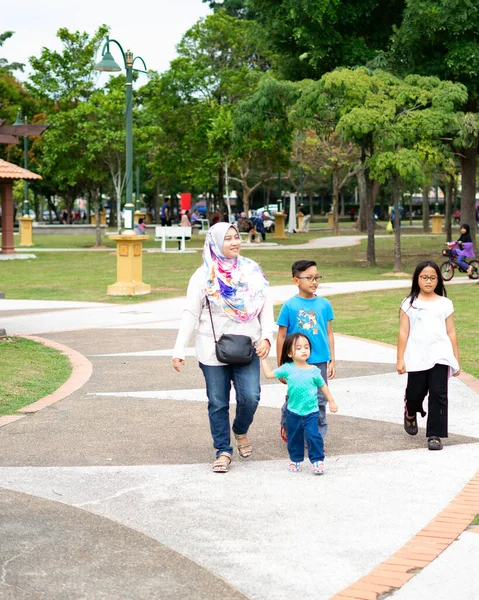 Bangi Μαλαισία Οκτ 2019 Οικογένειες Διασκεδάζουν Στο Πάρκο Κήπου Taman — Φωτογραφία Αρχείου