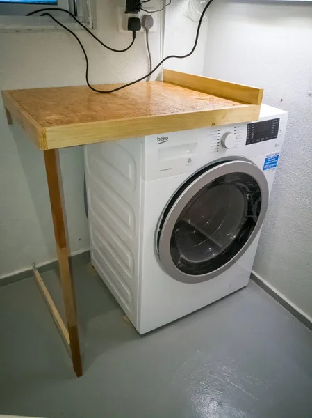 Kuala Lumpur Malaysia July 2019 Installling Wooden Table Top Laundry — Stock Photo, Image