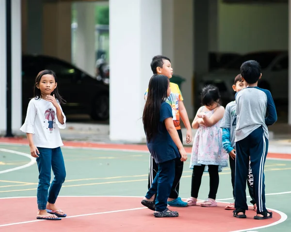 Bangi Malezja Lipca 2019 Dzieci Szczęśliwie Bawią Się Boisku Koszykówki — Zdjęcie stockowe