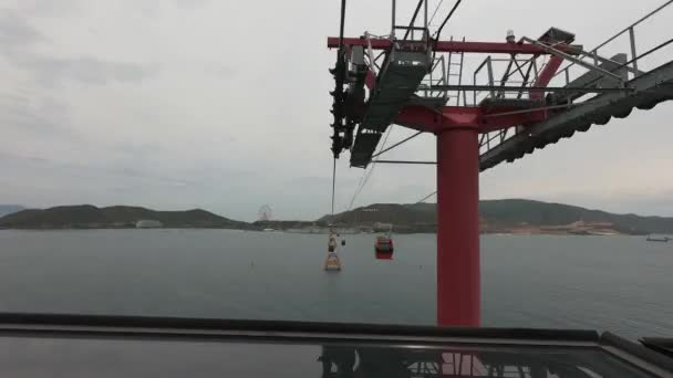 Cable car over the sea to an island in Nha Trang, Vietnam — Stok video