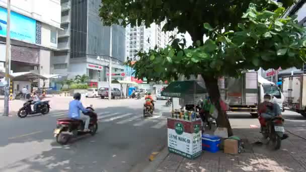 Coffee to go stall by the road in Asia, motorbikes are passing by — Stock Video