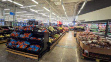 Süpermarket, minimarket, büyük perakendeciler ya da içerik oluşturma için Amerika 'daki bakkalların odaksız bulanık arka planı