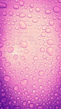 Zengin metalik yüzeydeki yoğunluklar çeşitli boyutlarda su damlacıklarıyla noktalanarak lüks ve soyut bir doku oluşturur. Markalaşma, ürün çekimleri veya premium tasarım projeleri için ideal arkaplan.