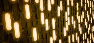 Modern Teknoloji, İç Tasarım ve Soyut Konseptler için Dikey Şeritli Altın LED Işık Desenli Arka Planlı Ev Duvarı Tasarımı, sıcak, soyut arka plan, koyu dokulu yüzeyde parlayan dikey ışık çubukları. Teknol için ideal.