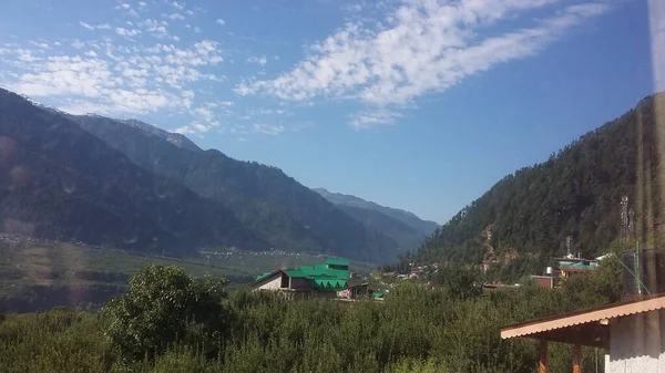 Bela Paisagem Uma Pequena Aldeia Vale Montanha — Fotografia de Stock