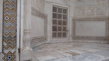 Hindistan, Agra 'daki Taj Mahal' in içindeki mermer antik tasarım.