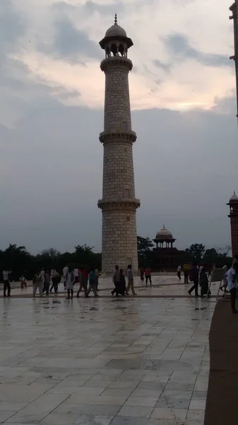 Hindistan Agra Daki Taj Mahal Taştan Uzun Bir Sütun — Stok fotoğraf
