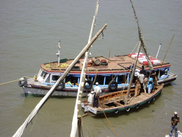 Velhos Barcos Tradicionais Para Transportar Passageiros Mar Alibag Índia — Fotografia de Stock