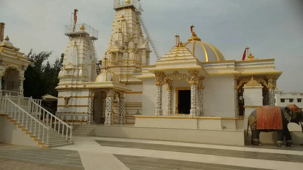 Belo Templo Mármore Branco Bhuj Índia Com Elefante Pedra — Fotografia de Stock