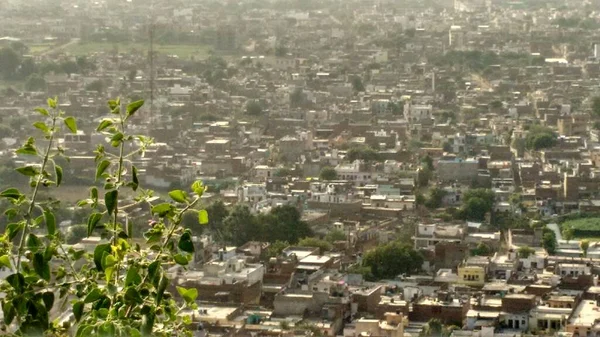 インドの要塞の上からの住宅と都市のパノラマビュー — ストック写真