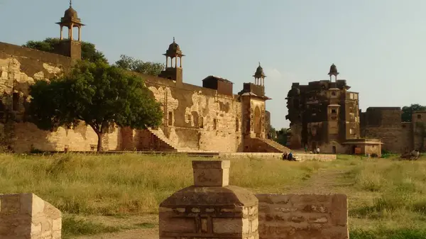 Antiguo Monumento Bonito Con Cúpulas Estructura Antigua India — Foto de Stock