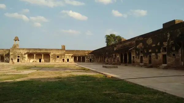 Hindistan Kalenin Tepesinde Kubbe Yapı Olan Eski Anıtın Güzel Manzarası — Stok fotoğraf