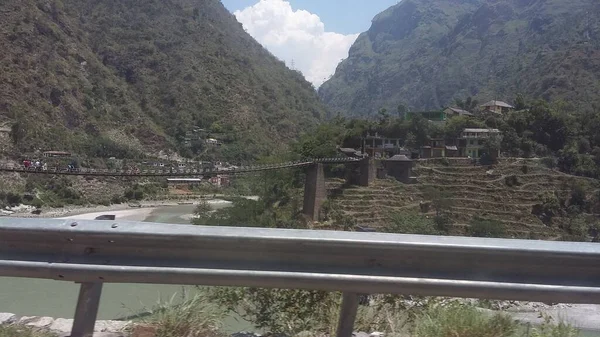 Hermosa Vista Del Valle Montaña Con Río Puente Sobre Ella — Foto de Stock