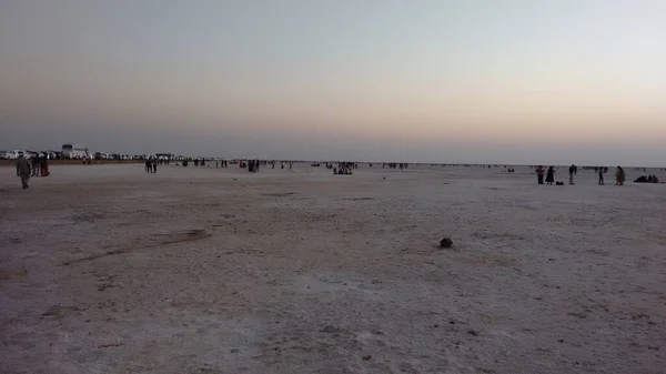 Prachtig Avondlandschap Uitzicht Ran Van Kutch Met Toerist — Stockfoto