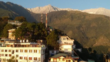 Hindistan 'daki Dharamshala' nın tepesinden güzel manzara manzarası.