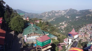 Hindistan 'ın Shimla şehrinin tepeden güzel panoramik manzarası