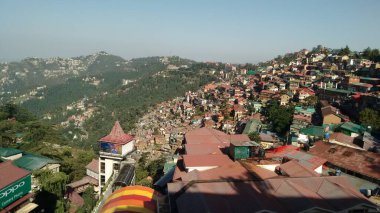 Hindistan 'ın tepesinden Shimla şehrinin güzel panoramik manzarası