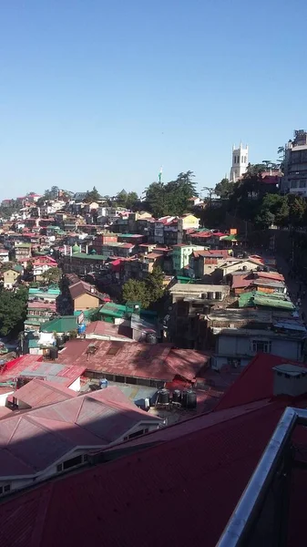 Hindistan 'ın Shimla şehrinin en tepeden güzel panoramik manzarası