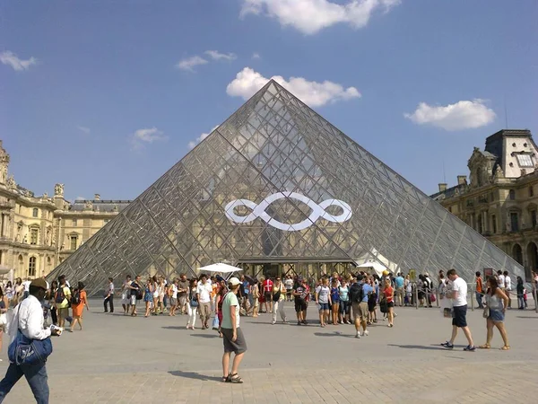 Nice Glass Pyramid Front Louvre Museum Paris — Stok fotoğraf