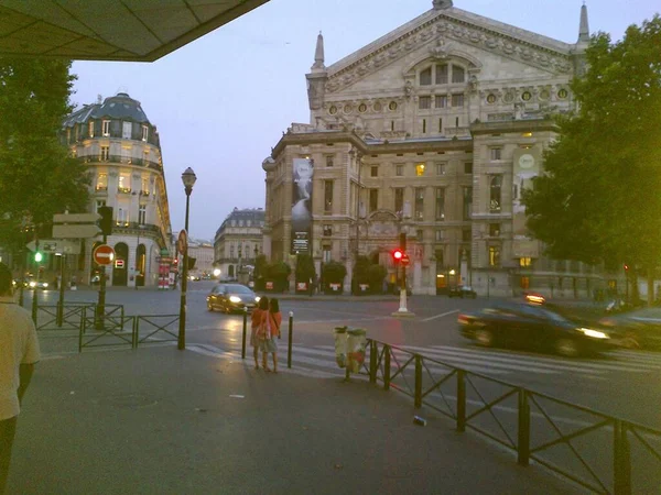 Noche Bonita Vista Las Calles Ciudad París Con Gente Moviéndose — Foto de Stock