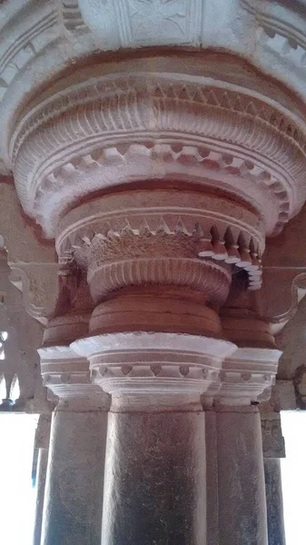 Krásný Design Kulatém Kamenném Pilíři Uvnitř Pevnosti Indii — Stock fotografie