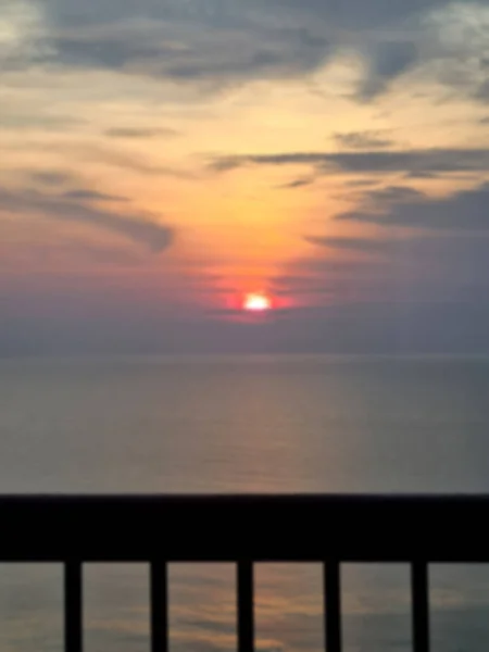 Homályos Háttér Nyugodt Tenger Gyönyörű Reggeli Napfelkelte Horizon Víz Felett — Stock Fotó