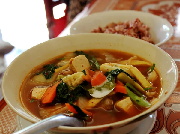 Tom yum goong soppa — Stockfoto