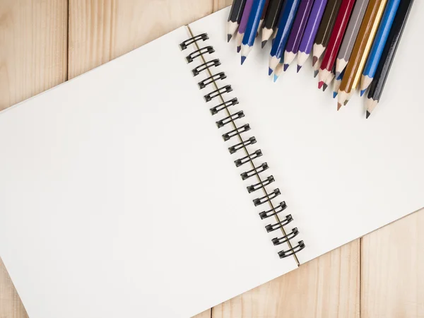 Färg penna och anteckningsbok 11 — Stockfoto
