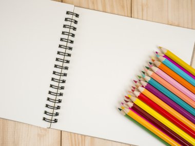 Renkli kalem ve defter 20