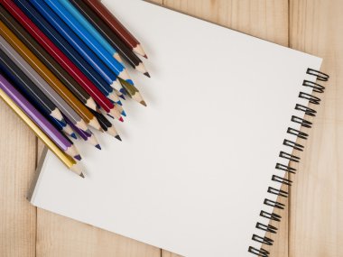 Renkli kalem ve defter 23