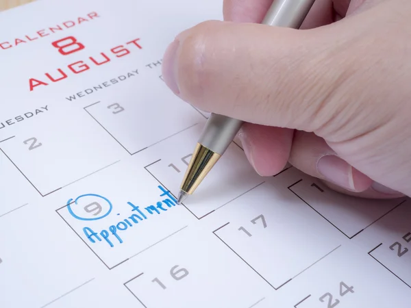 Mujer mano escribir cita en el calendario 4 — Foto de Stock