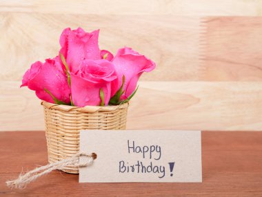 Kahverengi etiket kağıdı 2 el yazısı mutlu doğum