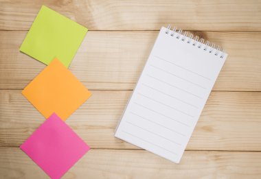 Defter ve yapışkan notu 2
