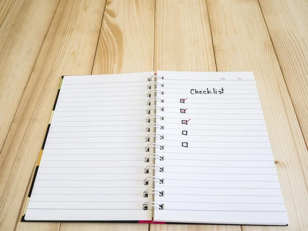 Lista de comprobación en el cuaderno 2 — Foto de Stock