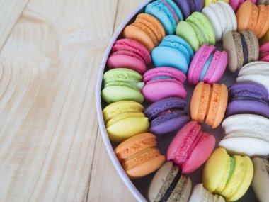 Renkli macarons 10