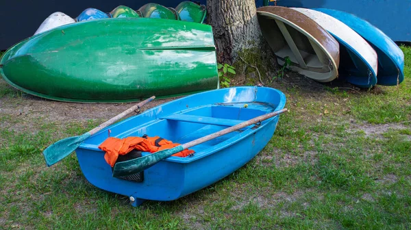 Malá Základna Půjčovny Jedna Lodí Pronájmu — Stock fotografie