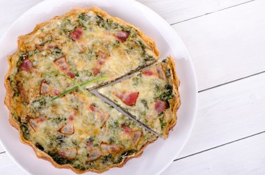 Quiche Lorraine, bir Fransız pasta, üstten görünüm