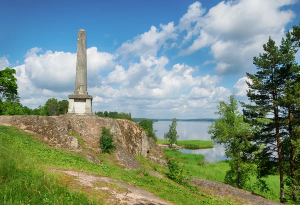 Братья Обелиск Брольо в парке Монрепо , Стоковое Фото