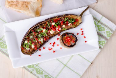 sebze ile doldurulmuş patlıcan