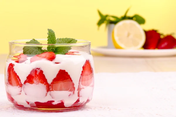 Dessert met aardbeien — Stockfoto