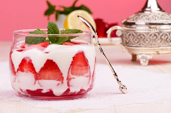 Strawberry dessert with cream — Stock Photo, Image