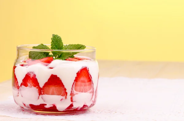 Dessert met aardbeien — Stockfoto