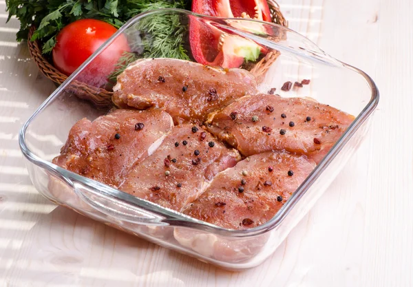 Syrové maso marinované v sojové omáčce — Stock fotografie