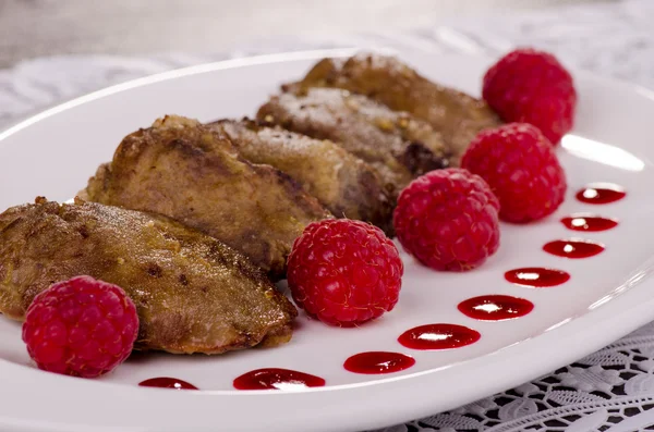 Kippenlever met framboos saus — Stockfoto