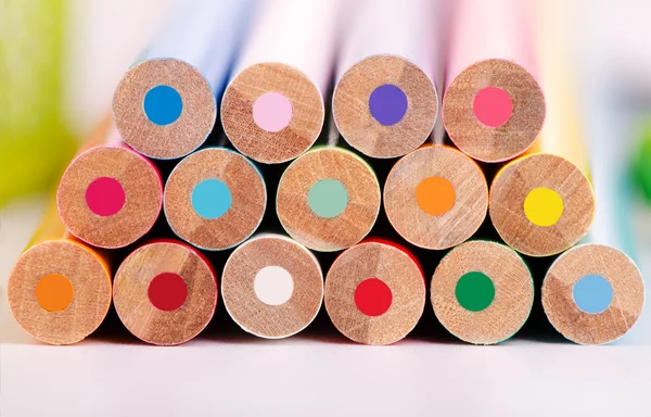 renkli kalemler, dikiz