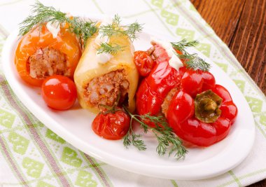 Et ve pilav ile doldurulmuş biber