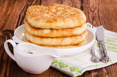 ekşi krema soslu Kızarmış peynirli kek