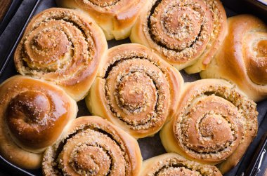 şeker ve fındık ile ev yapımı rolls