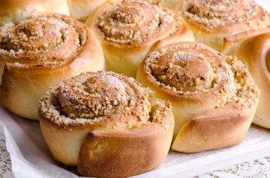 şeker ve fındık ile ev yapımı rolls