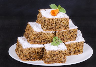  pudra şekeri ve nane ile kabak pasta 